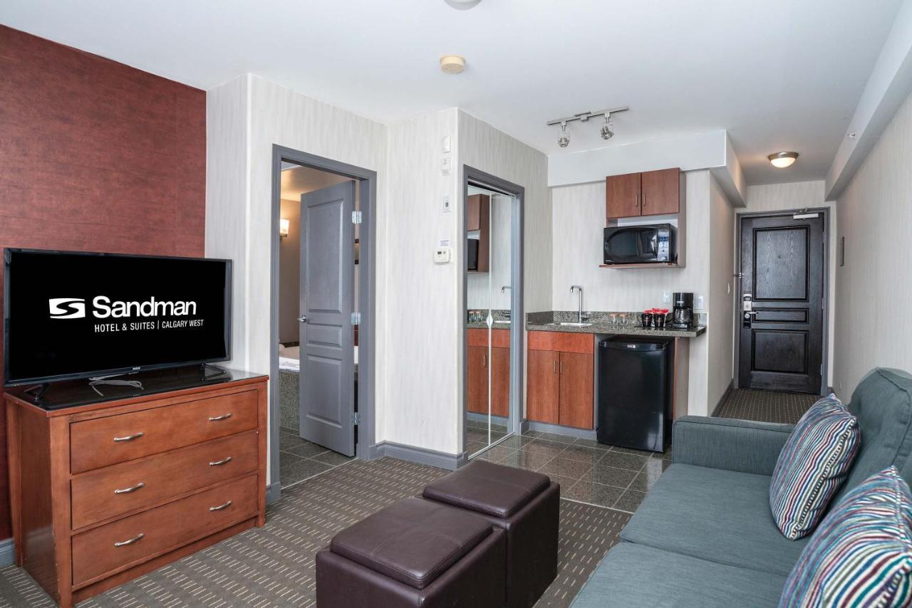 Sandman Hotel & Suites Calgary West Exterior photo